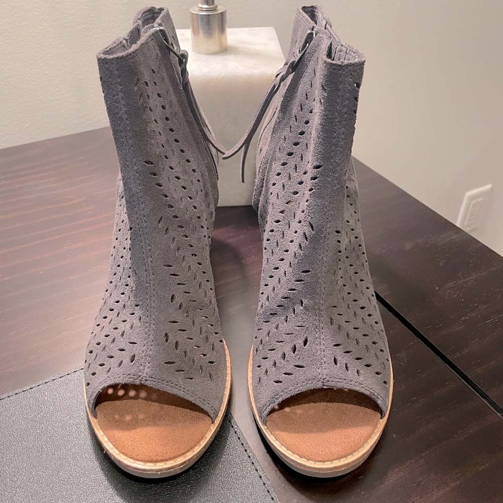 Tom’s Open Toe Suede Leather Women’s Booties